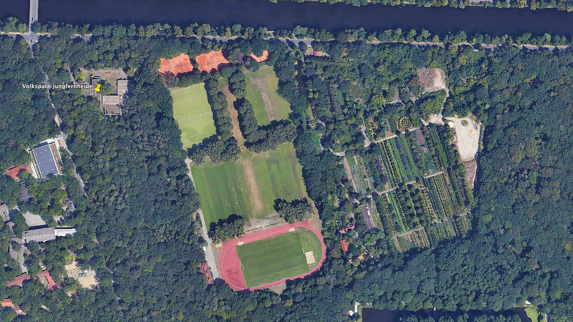 Luftbild der Sportanlage im Volkspark Jungfernheide, 2022